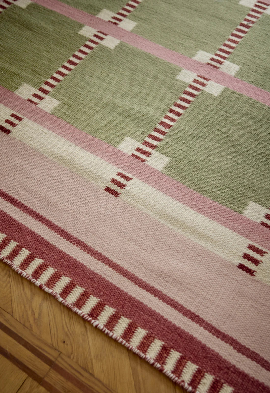 LAYERED Röllakan Hilma & Iris Ullmatta
